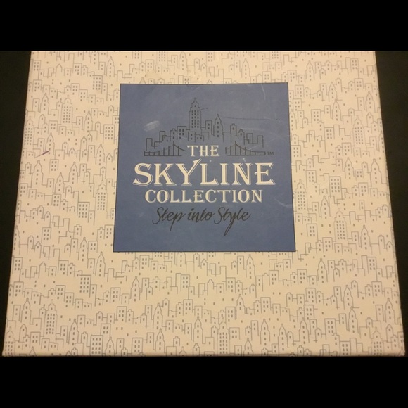 Skyline Necklace and Bracelet Set - Picture 6 of 10